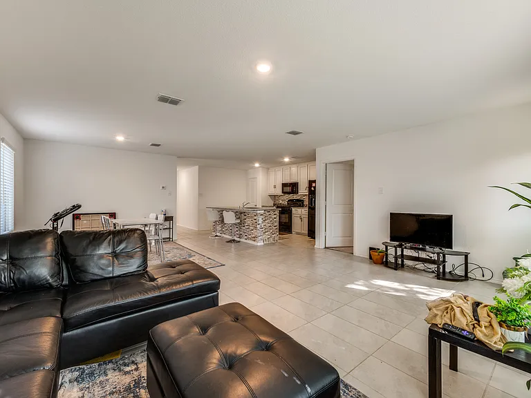 1416 Claireborne Ct — Photo 13