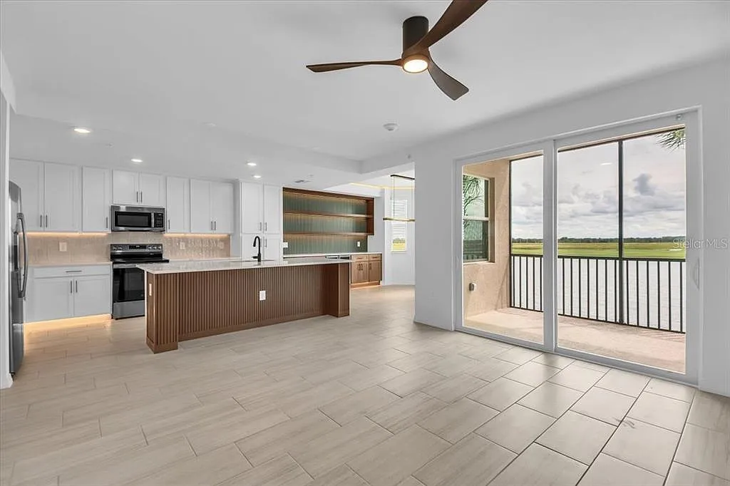 2 bed, 2.0 bath, 1156 sqft, $2,695 — Photo 1