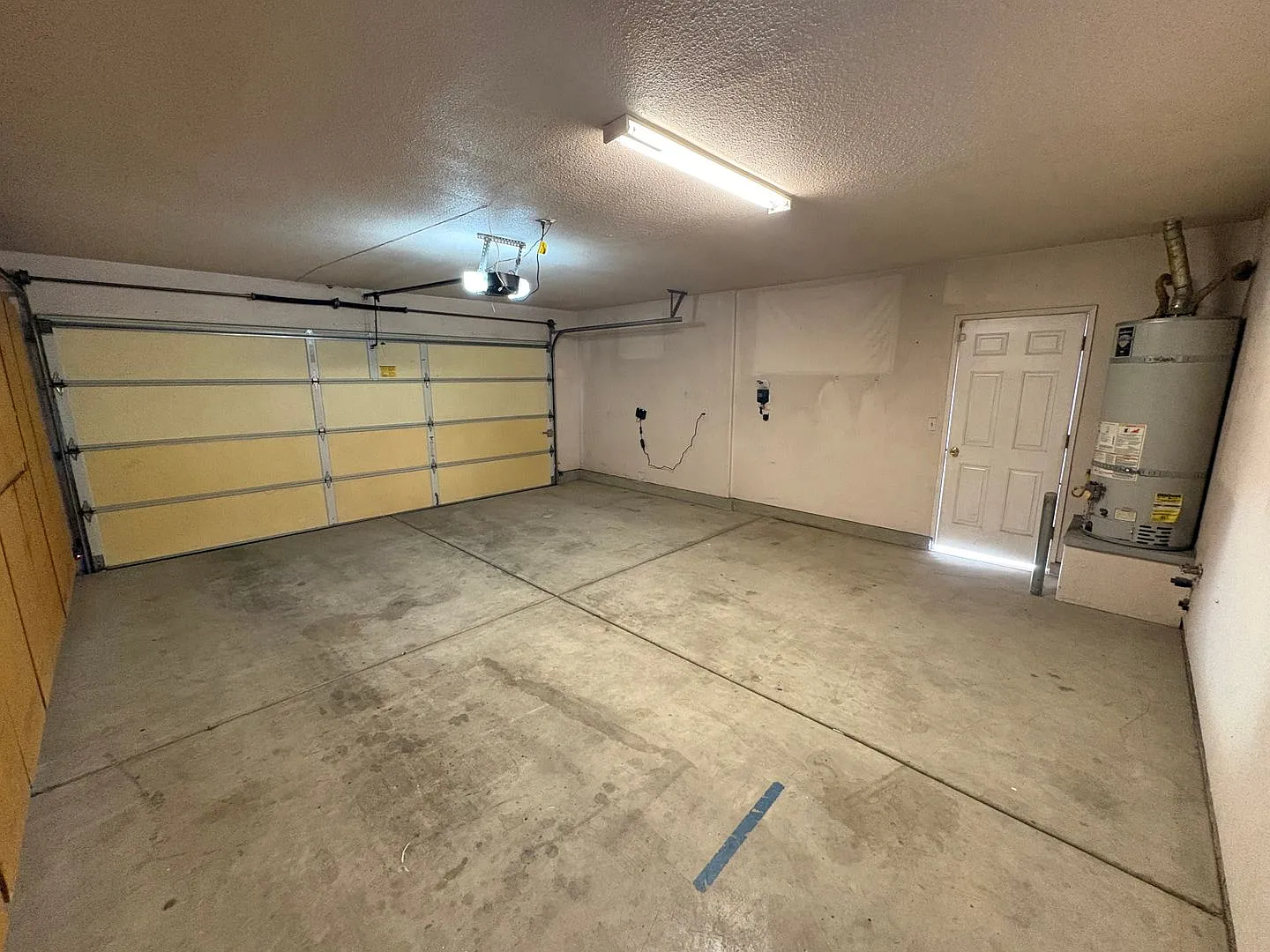 NW Visalia Home Near Shopping Center Available Now! — Photo 3