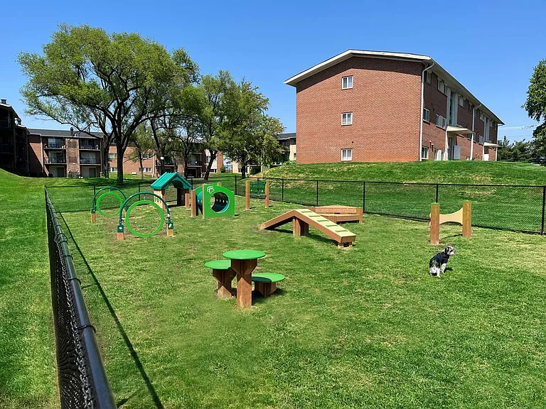 Ridge Gardens Apartments — Photo 14