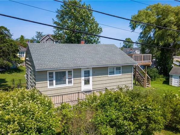 17 Saltaire Ave, Narragansett, RI 02882
