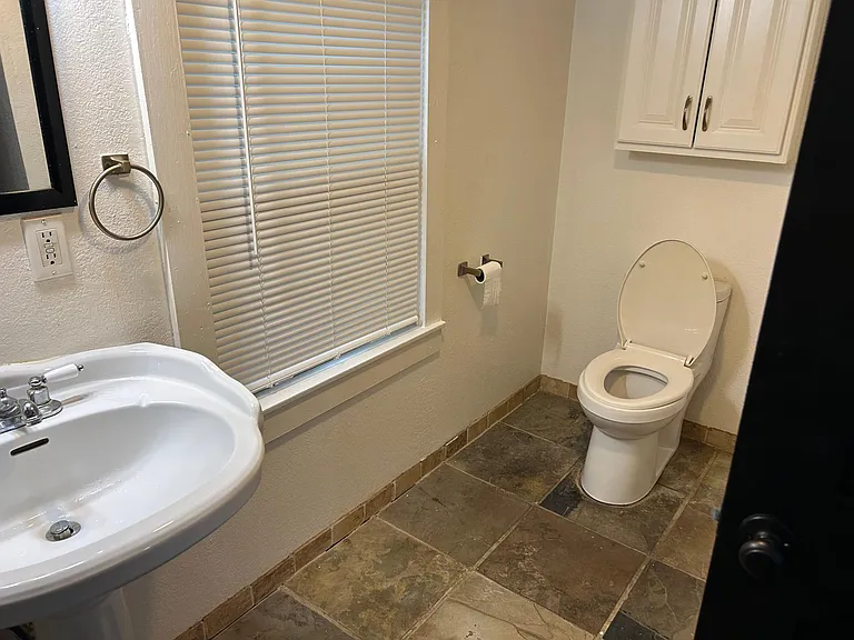 913 Longino St — Photo 13