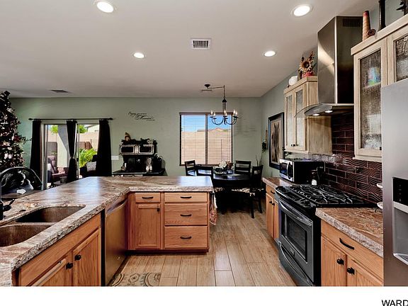 4th image of 1757 E Chestnut Blvd