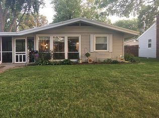 215 Hickory St, Flora, IL 62839