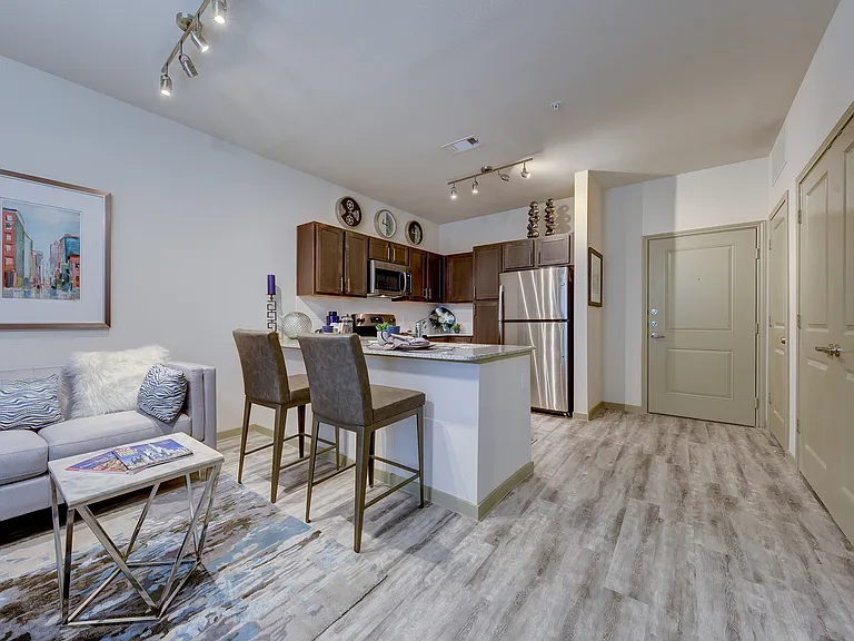 Estraya Westover Hills Apartments — Photo 18