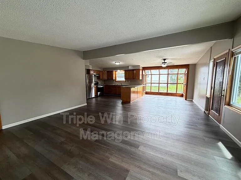 810 Saint Anthony Ln — Photo 14