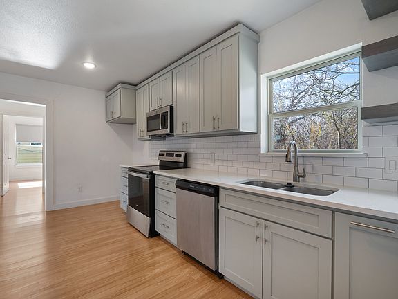 5th image of 3214 King St