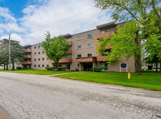 184 8th St #203, Collingwood, ON L9Y 2C8