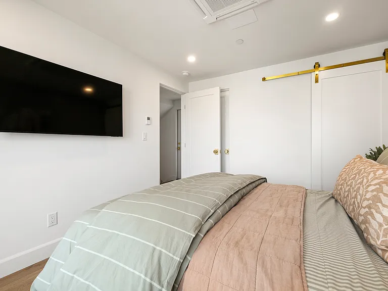720 Nantasket Ct — Photo 21