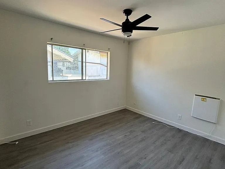 Canoga Variel Apartments- Canoga Park, CA — Photo 33