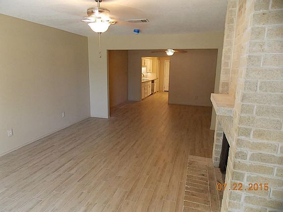 Very Large Living and Dining Room Open !