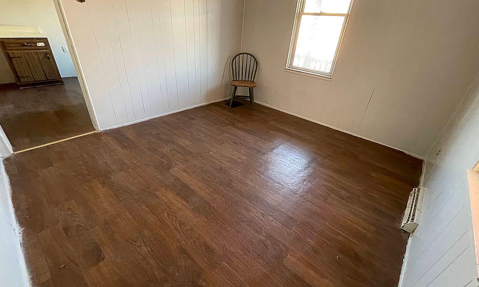 2nd image of 814 Rose St