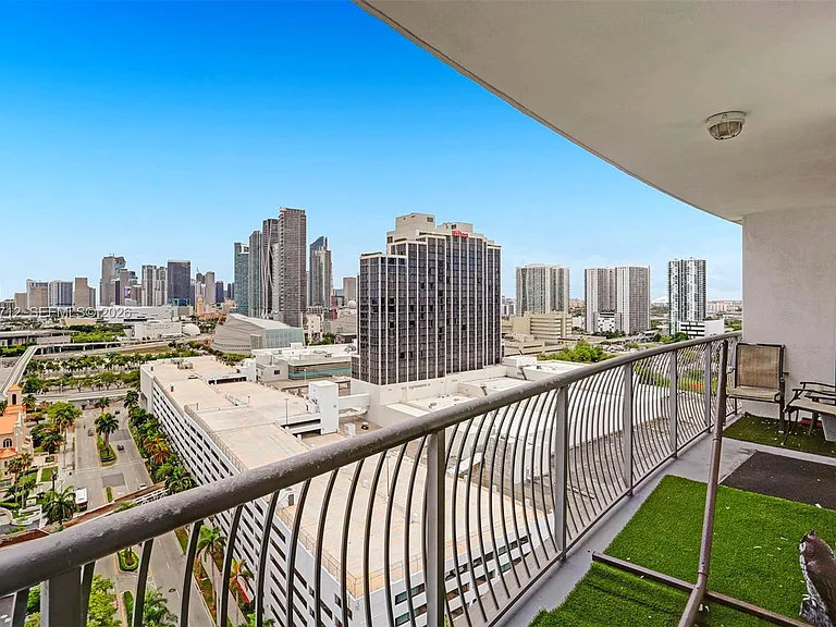 1750 N Bayshore Dr #2206 — Photo 13