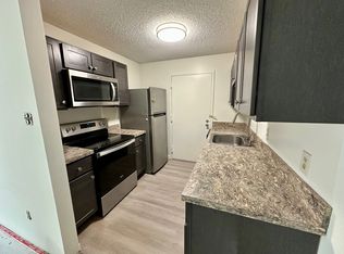 2 Village Green Ln APT 6, Natick, MA 01760