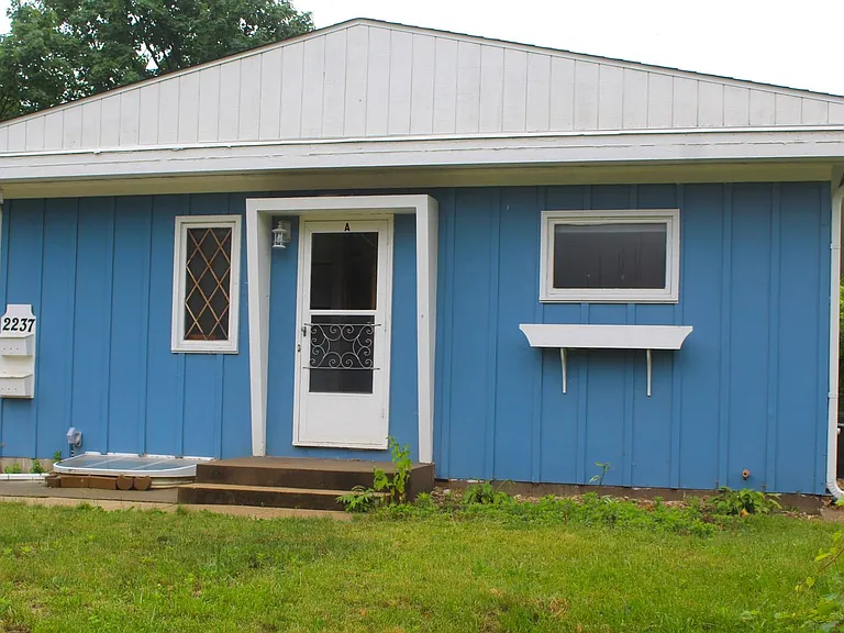 2237 Mount Vernon Rd SE — Photo 3