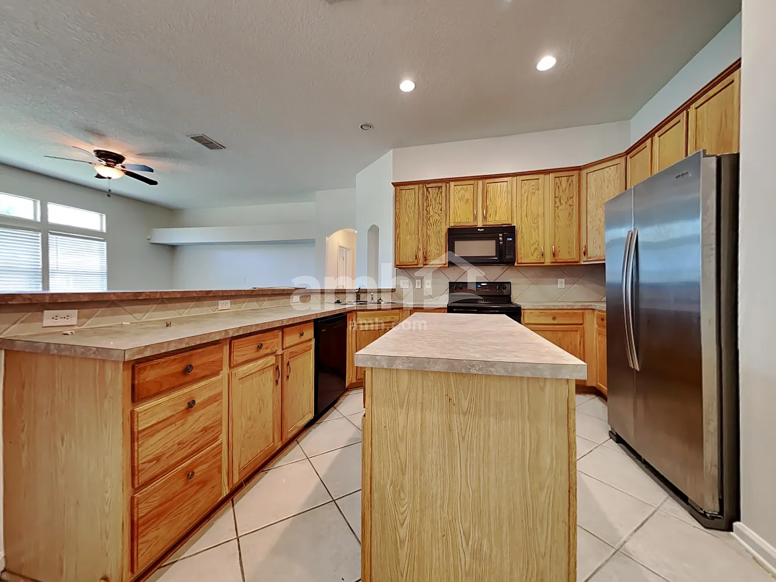 4 bed, 3.0 bath, 2461 sqft, $2,450 — Photo 3