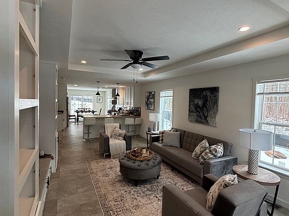 3rd image of 12 Pinrock Dr