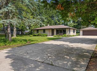6528 South Dr, Racine, WI 53406