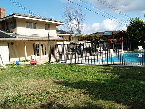 5th image of 12082 Woodlawn Ave
