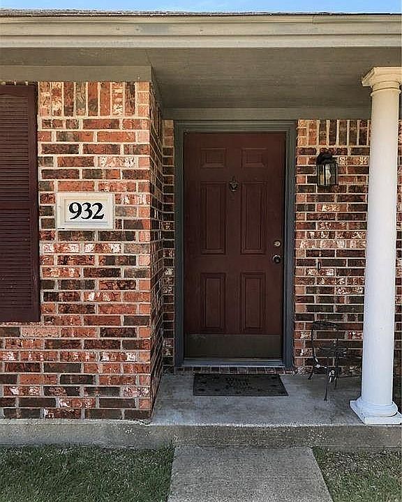1st image of 932 Sun Meadow St