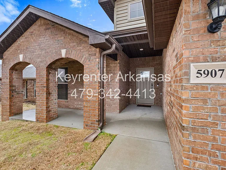 5907 NW Hancock St — Photo 4