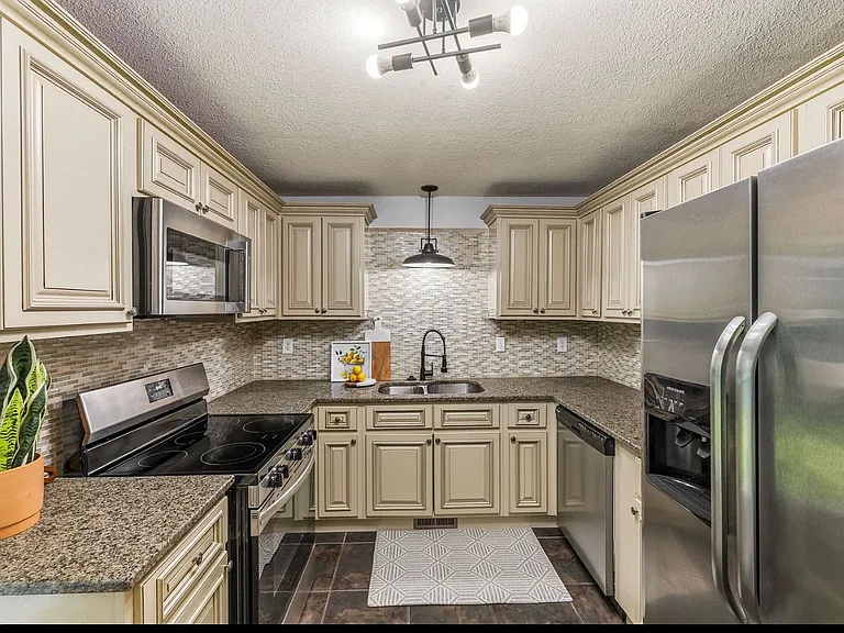 6739 Roe Ave — Photo 47