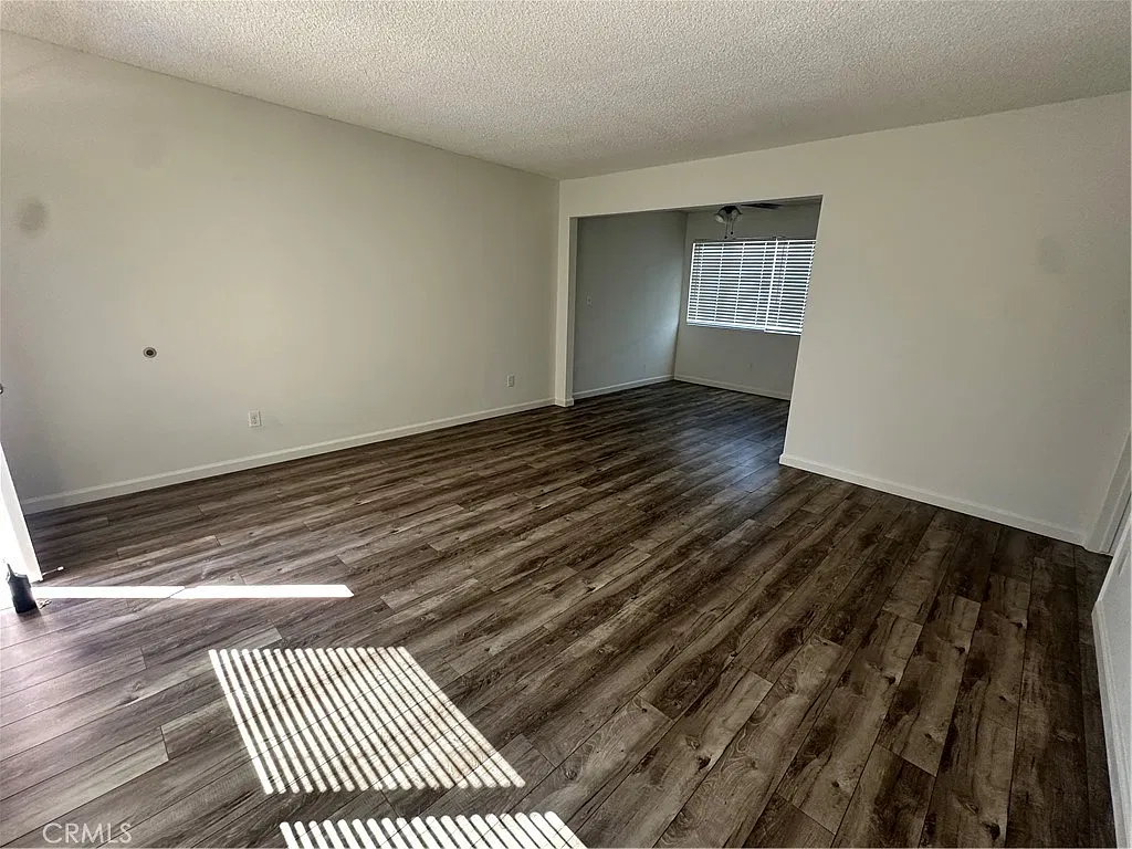2 bed, 1000 sqft, $3,050 — Photo 2
