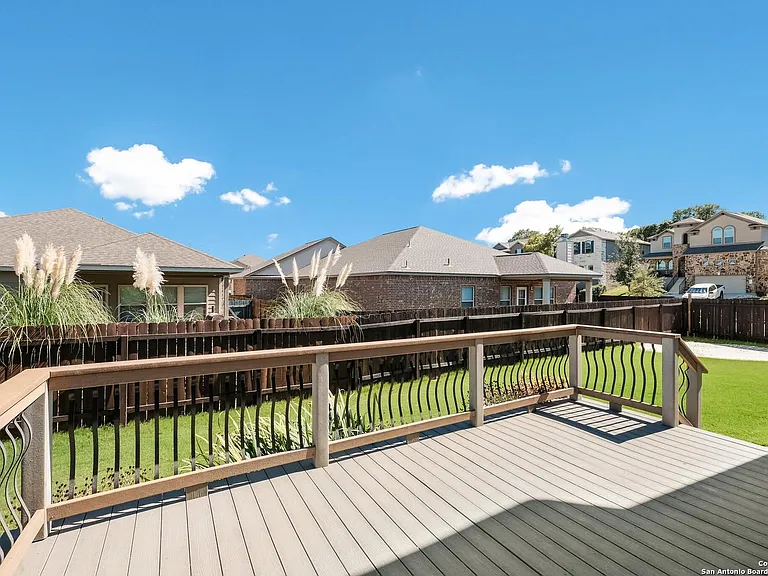 105 Fischer Dr — Photo 18