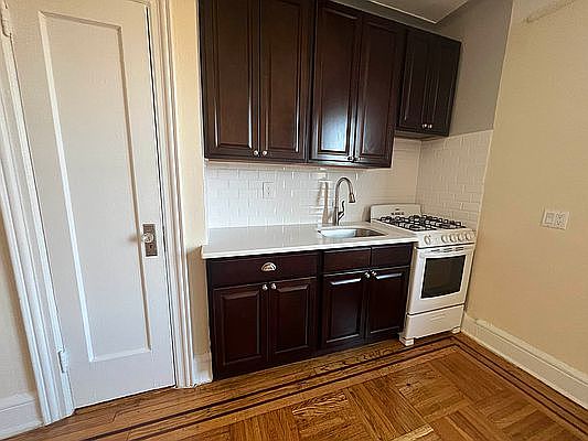 5th image of 118-40 Metro Ave #4T