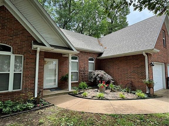 3rd image of 607 Shady Acres Ln