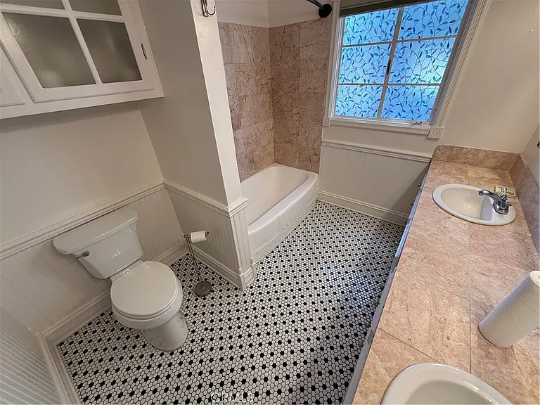 929 E Grand Blvd — Photo 14