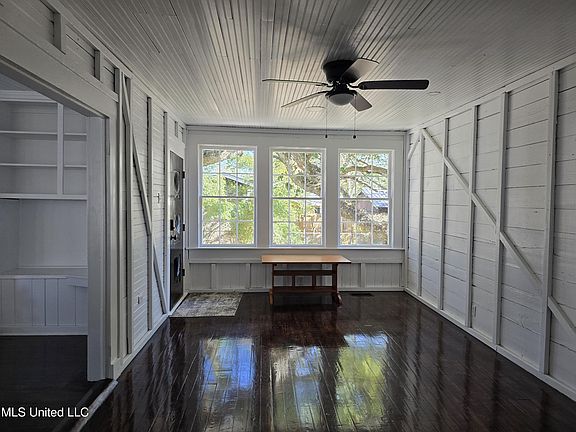 2nd image of 235 Carre Ct