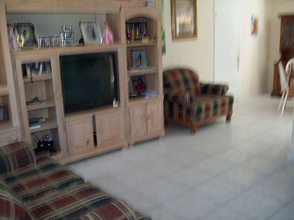 3rd image of 712 W Blue Springs Ave