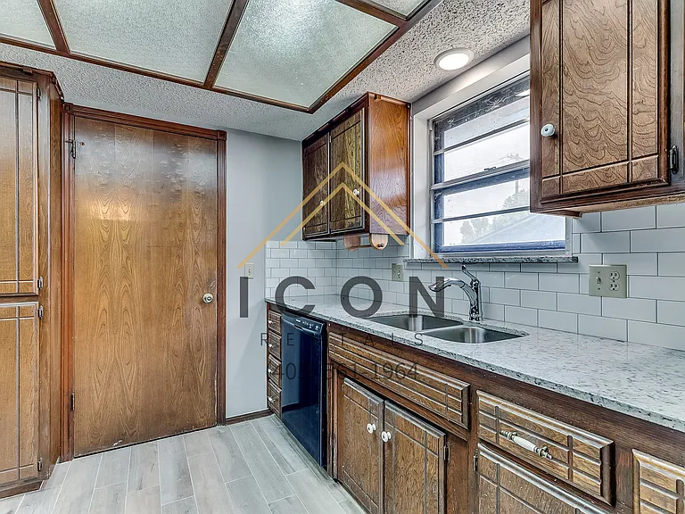 1912 N Gleason Ave — Photo 17