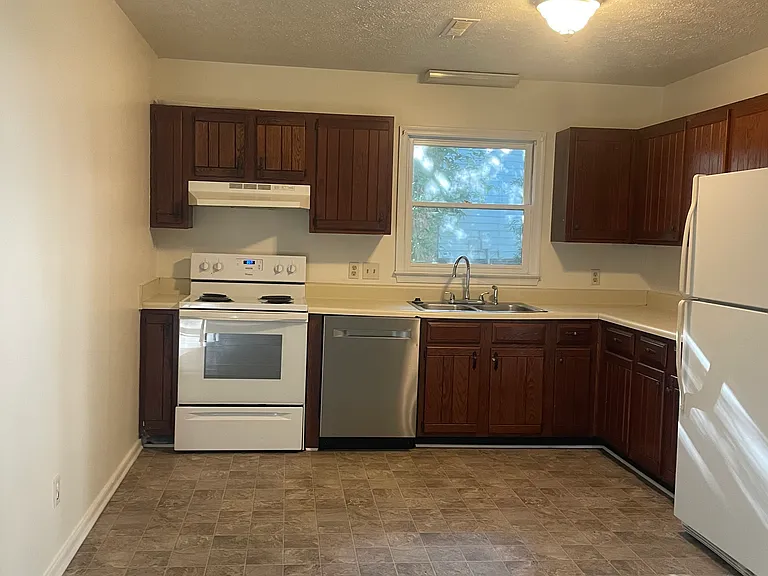 2114 Deer Meadow Ln — Photo 3