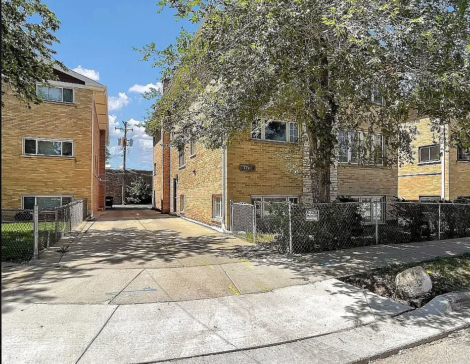 4744 Rose St #2R