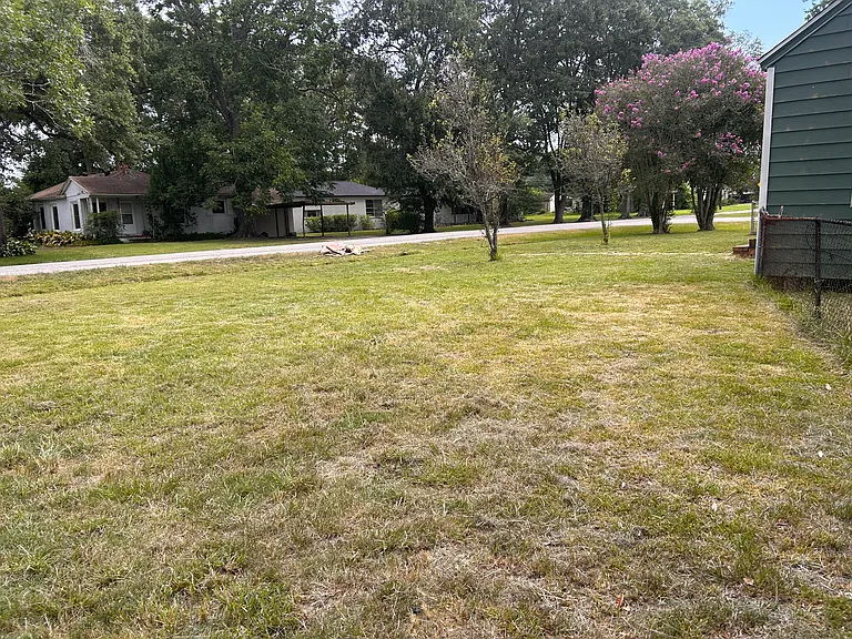 250 N Parkway Dr — Photo 3