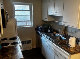 1384 Brown St, Des Plaines, IL 60016