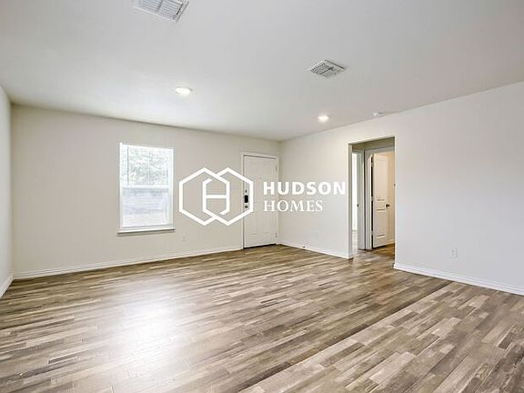 3rd image of 905 Olive St