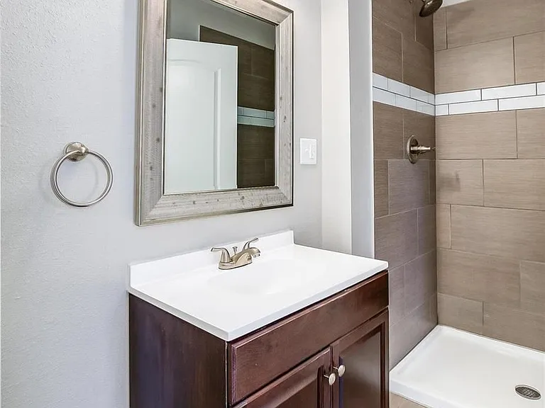 412 N Aurora St — Photo 18