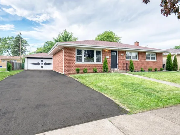 581 Welter Dr, Wood Dale, IL 60191