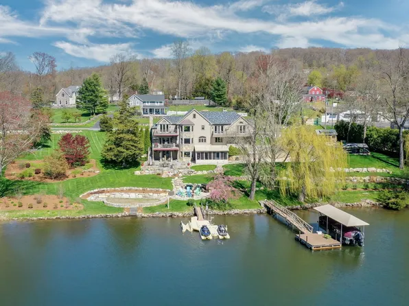438 Candlewood Lake Road, Brookfield, CT 06804