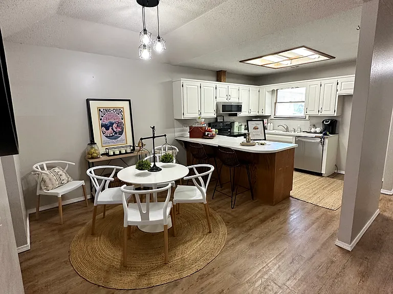 907 W Linden St #907 — Photo 6