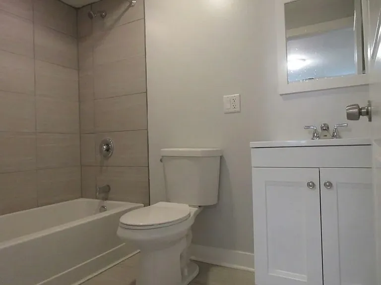 2020 N Bissell St #1F — Photo 5