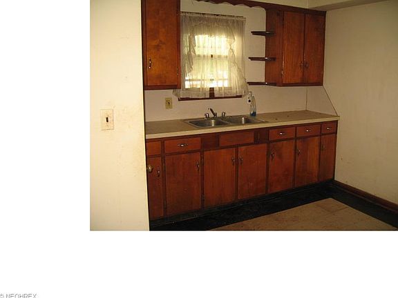 5th image of 8217 Bancroft Ave