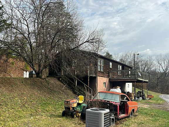 3rd image of 100 Pawnee Dr