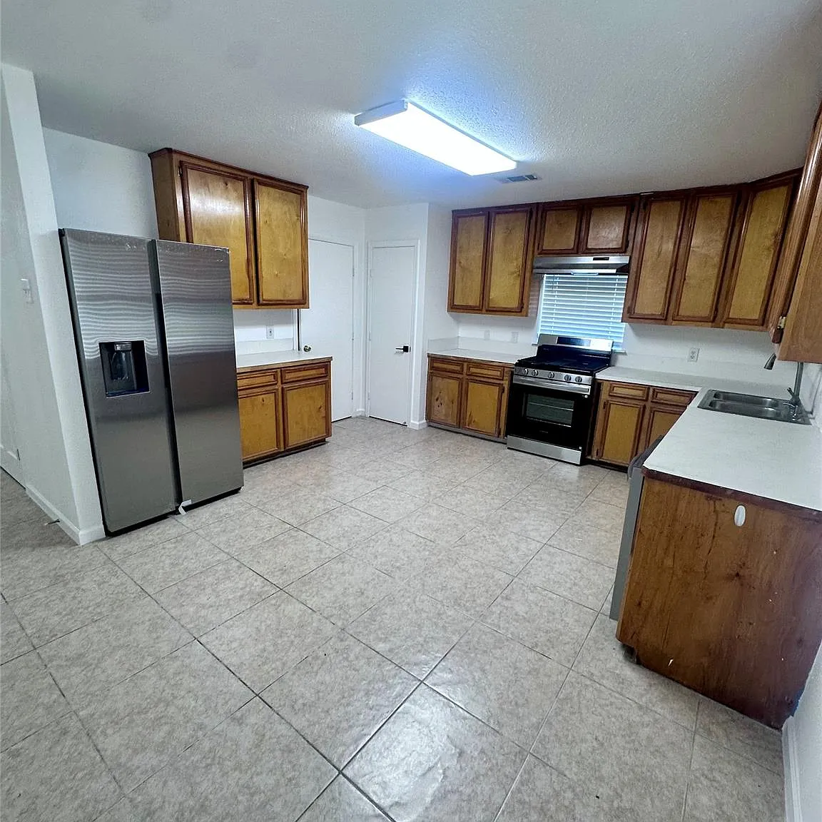 3 bed, 1.5 bath, 1645 sqft, $1,650 — Photo 3