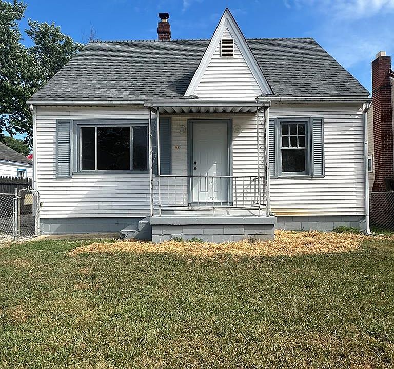 1st image of 937 E 4th St