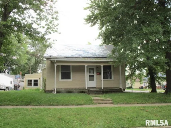 1202 Royal Ave, Pekin, IL 61554