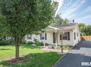 605 S Poplar St, Glasford, IL 61533